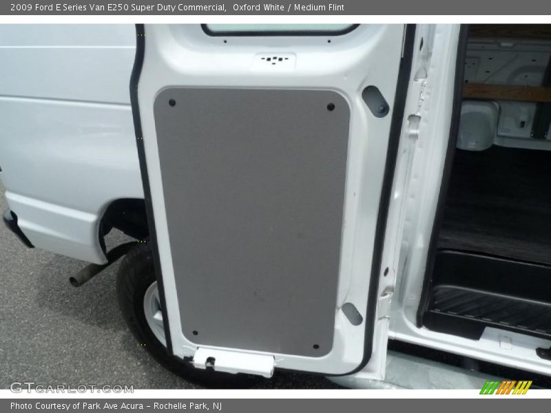 Oxford White / Medium Flint 2009 Ford E Series Van E250 Super Duty Commercial