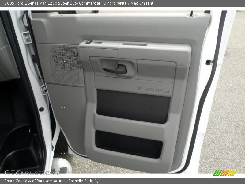 Oxford White / Medium Flint 2009 Ford E Series Van E250 Super Duty Commercial