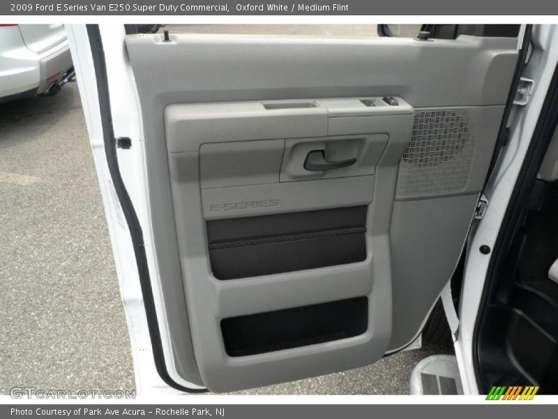 Oxford White / Medium Flint 2009 Ford E Series Van E250 Super Duty Commercial
