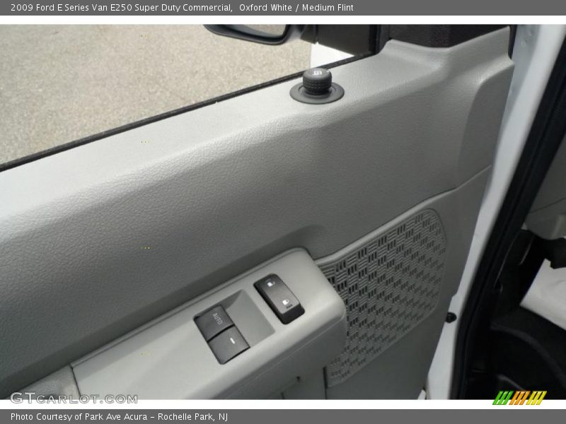 Oxford White / Medium Flint 2009 Ford E Series Van E250 Super Duty Commercial