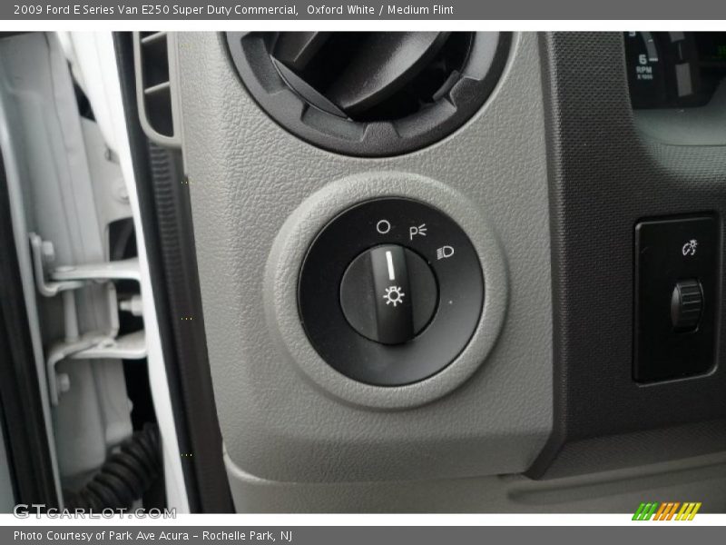 Oxford White / Medium Flint 2009 Ford E Series Van E250 Super Duty Commercial