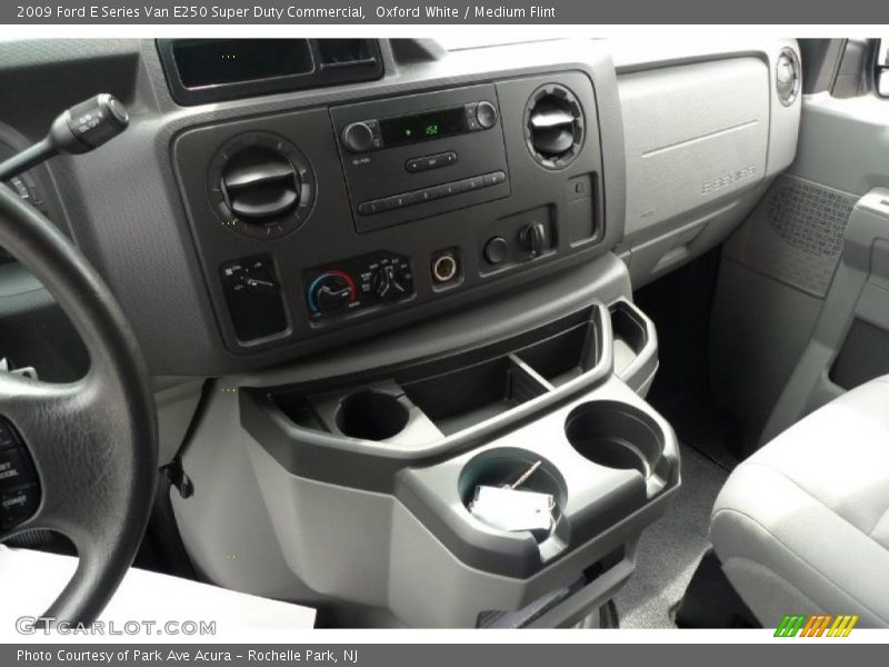 Oxford White / Medium Flint 2009 Ford E Series Van E250 Super Duty Commercial