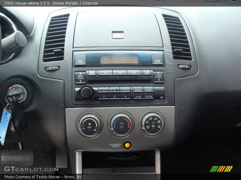 Smoke Metallic / Charcoal 2005 Nissan Altima 2.5 S