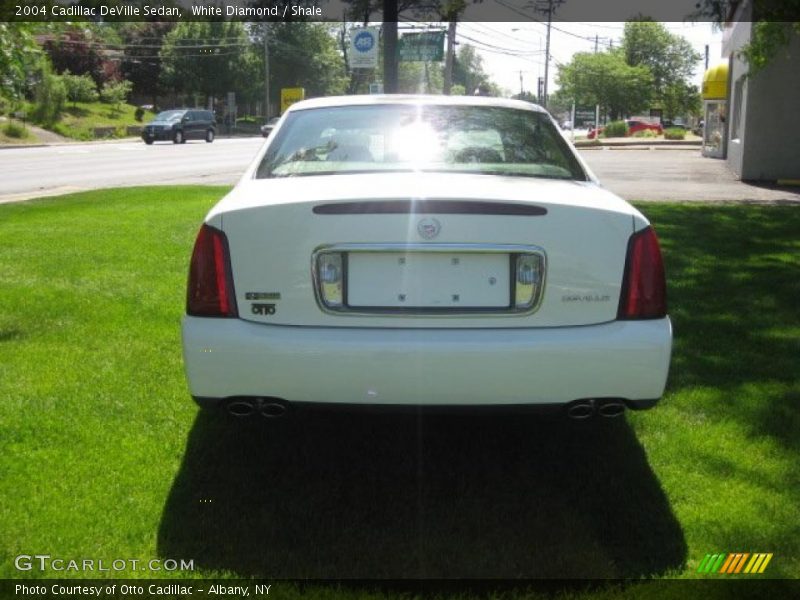 White Diamond / Shale 2004 Cadillac DeVille Sedan