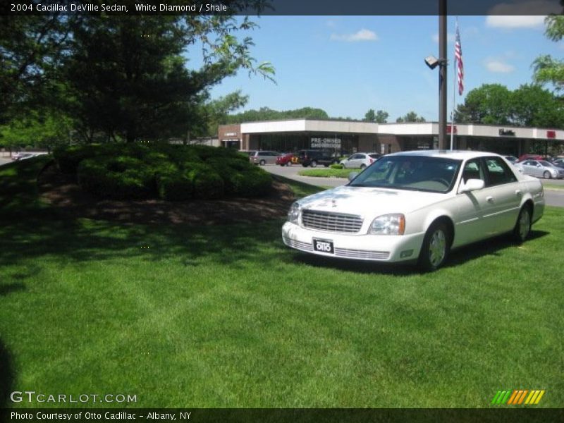 White Diamond / Shale 2004 Cadillac DeVille Sedan