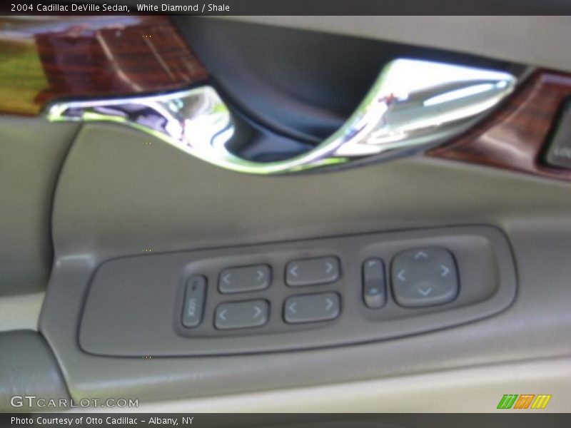White Diamond / Shale 2004 Cadillac DeVille Sedan