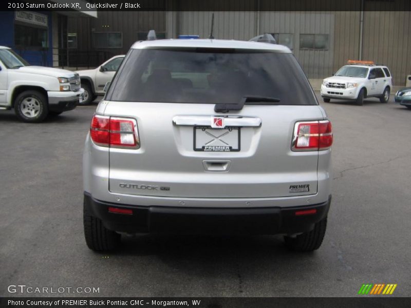 Quicksilver / Black 2010 Saturn Outlook XR
