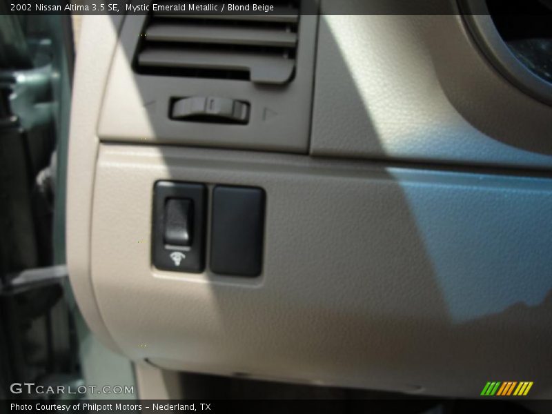 Mystic Emerald Metallic / Blond Beige 2002 Nissan Altima 3.5 SE