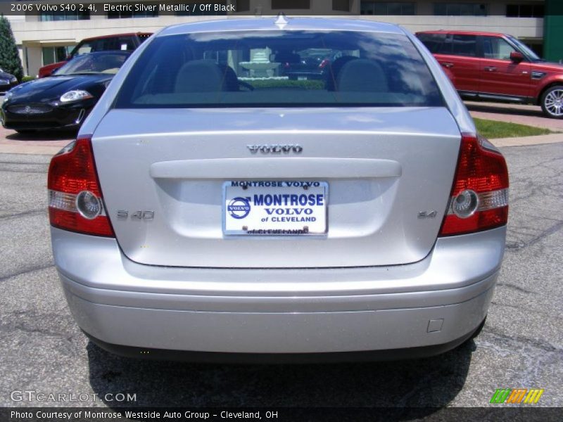 Electric Silver Metallic / Off Black 2006 Volvo S40 2.4i