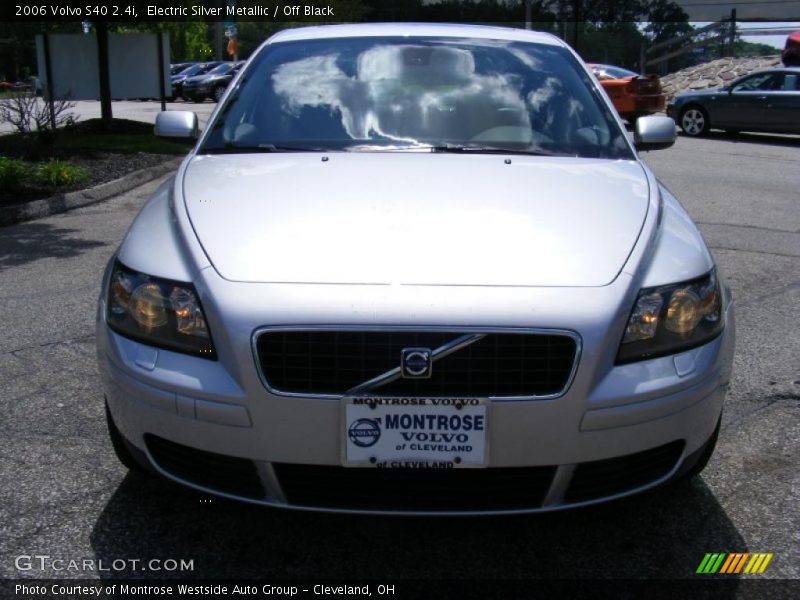 Electric Silver Metallic / Off Black 2006 Volvo S40 2.4i