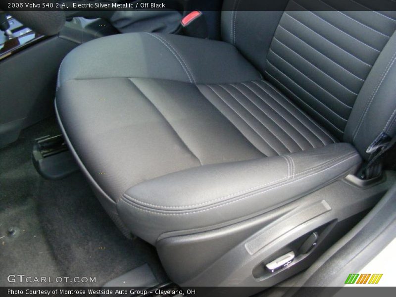 Electric Silver Metallic / Off Black 2006 Volvo S40 2.4i