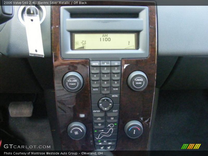 Electric Silver Metallic / Off Black 2006 Volvo S40 2.4i