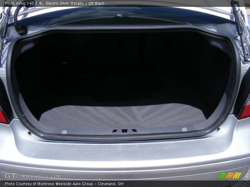 Electric Silver Metallic / Off Black 2006 Volvo S40 2.4i