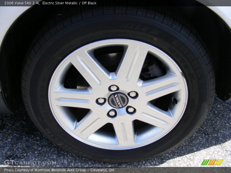 Electric Silver Metallic / Off Black 2006 Volvo S40 2.4i