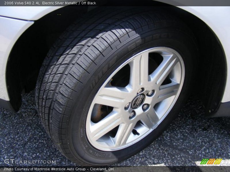 Electric Silver Metallic / Off Black 2006 Volvo S40 2.4i