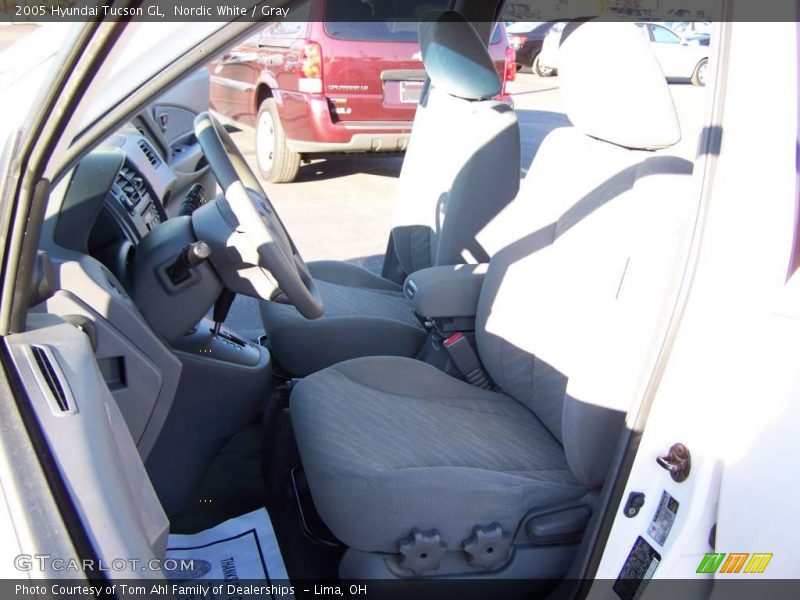 Nordic White / Gray 2005 Hyundai Tucson GL