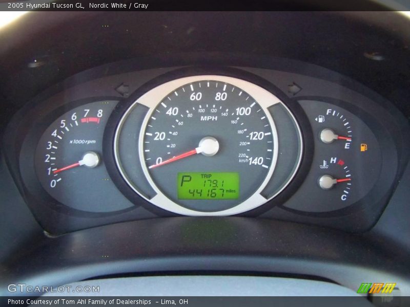 Nordic White / Gray 2005 Hyundai Tucson GL