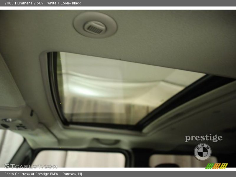 White / Ebony Black 2005 Hummer H2 SUV