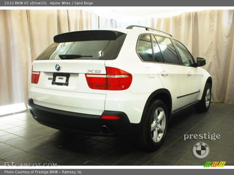 Alpine White / Sand Beige 2010 BMW X5 xDrive30i