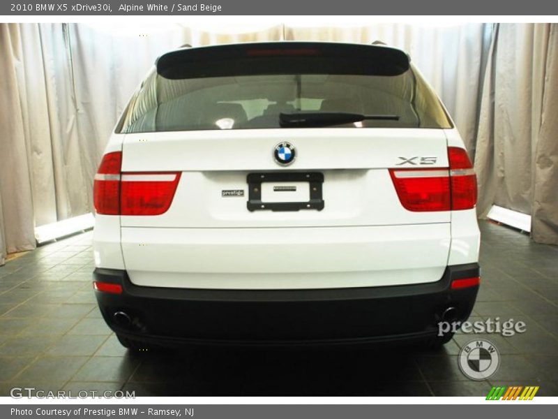 Alpine White / Sand Beige 2010 BMW X5 xDrive30i