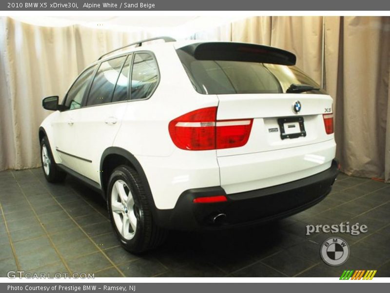 Alpine White / Sand Beige 2010 BMW X5 xDrive30i