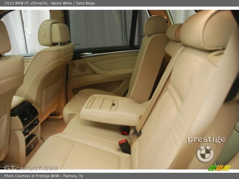 Alpine White / Sand Beige 2010 BMW X5 xDrive30i