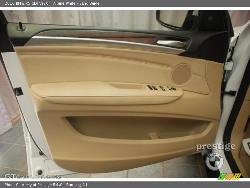 Alpine White / Sand Beige 2010 BMW X5 xDrive30i
