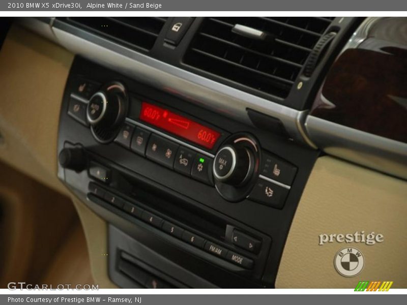 Alpine White / Sand Beige 2010 BMW X5 xDrive30i