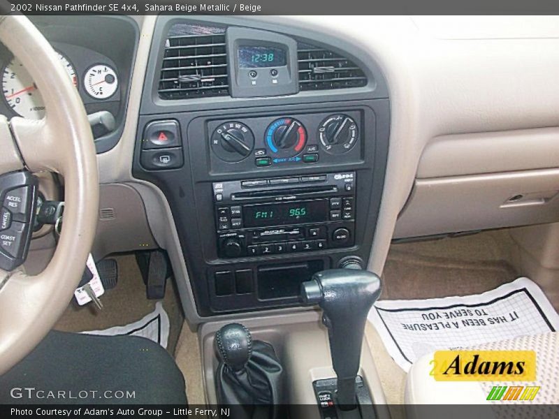 Sahara Beige Metallic / Beige 2002 Nissan Pathfinder SE 4x4