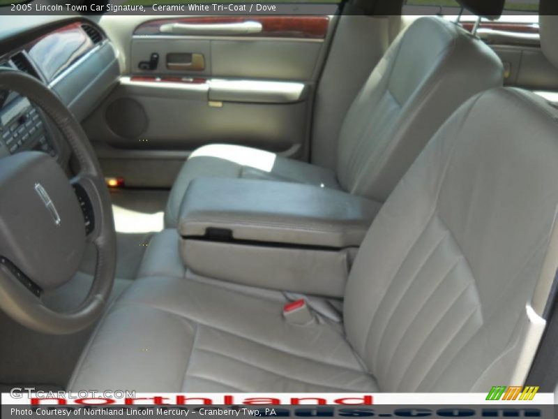 Ceramic White Tri-Coat / Dove 2005 Lincoln Town Car Signature