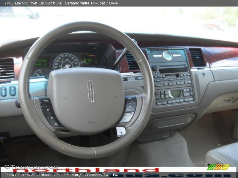 Ceramic White Tri-Coat / Dove 2005 Lincoln Town Car Signature