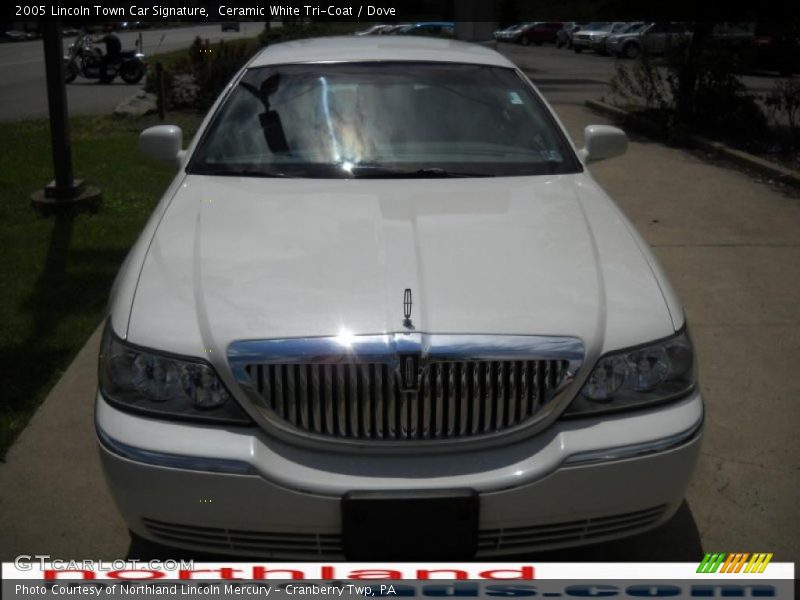 Ceramic White Tri-Coat / Dove 2005 Lincoln Town Car Signature