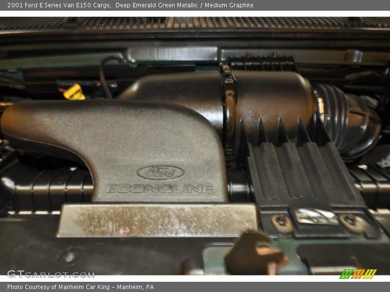 Deep Emerald Green Metallic / Medium Graphite 2001 Ford E Series Van E150 Cargo