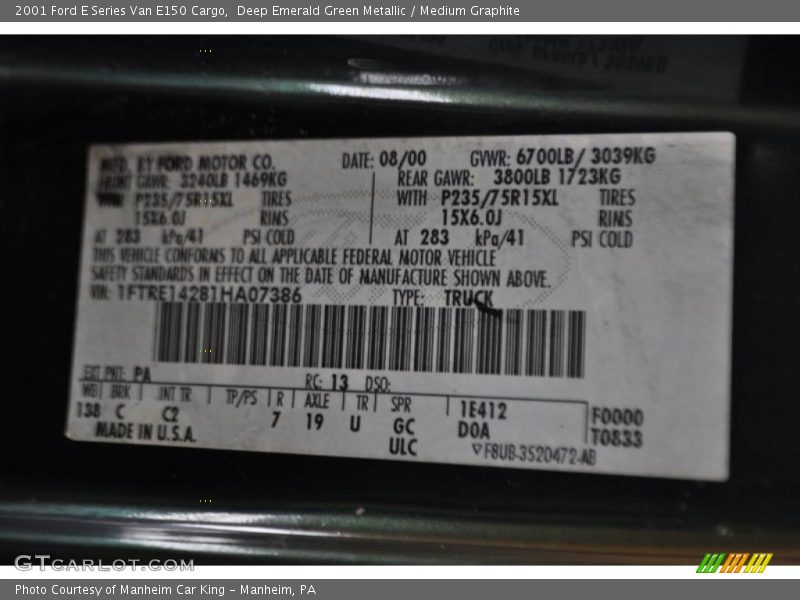 Deep Emerald Green Metallic / Medium Graphite 2001 Ford E Series Van E150 Cargo