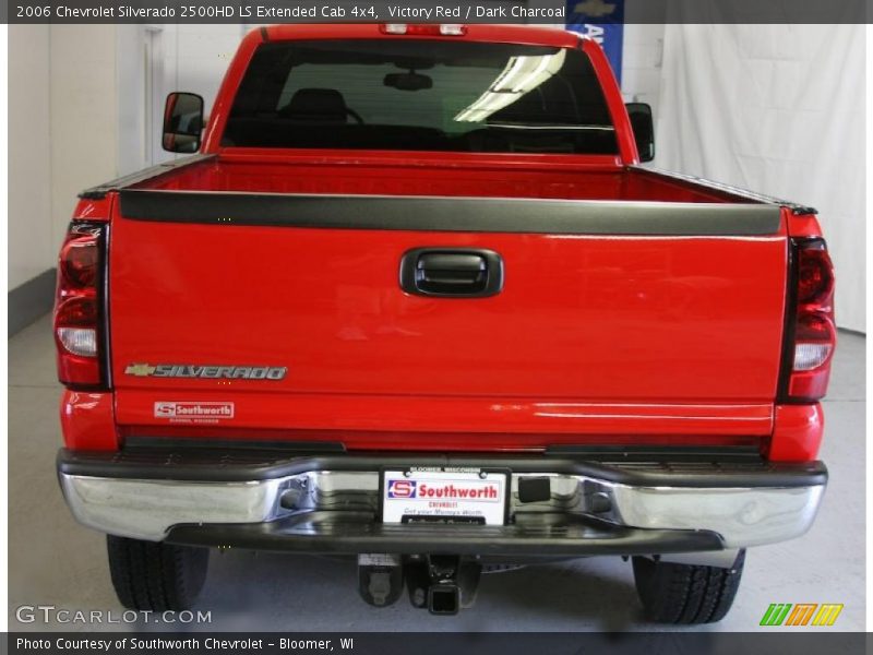 Victory Red / Dark Charcoal 2006 Chevrolet Silverado 2500HD LS Extended Cab 4x4
