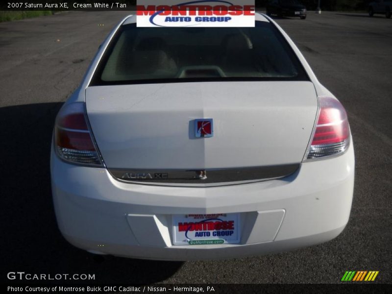 Cream White / Tan 2007 Saturn Aura XE