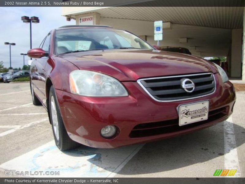 Nouveau Ruby / Blond Beige 2002 Nissan Altima 2.5 S