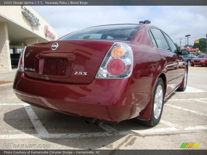 Nouveau Ruby / Blond Beige 2002 Nissan Altima 2.5 S
