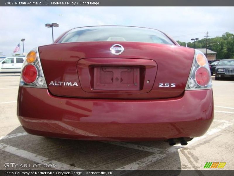 Nouveau Ruby / Blond Beige 2002 Nissan Altima 2.5 S