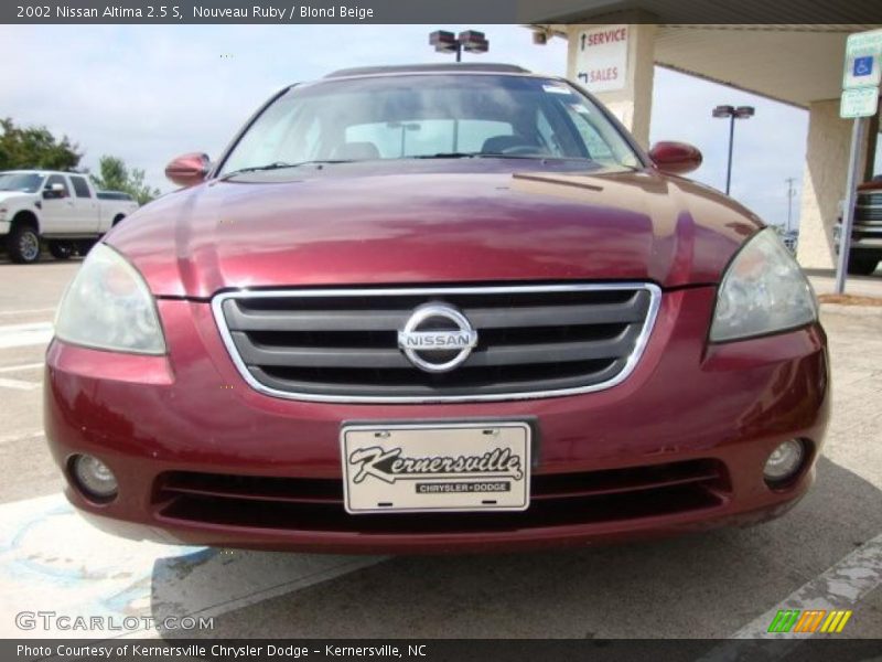 Nouveau Ruby / Blond Beige 2002 Nissan Altima 2.5 S