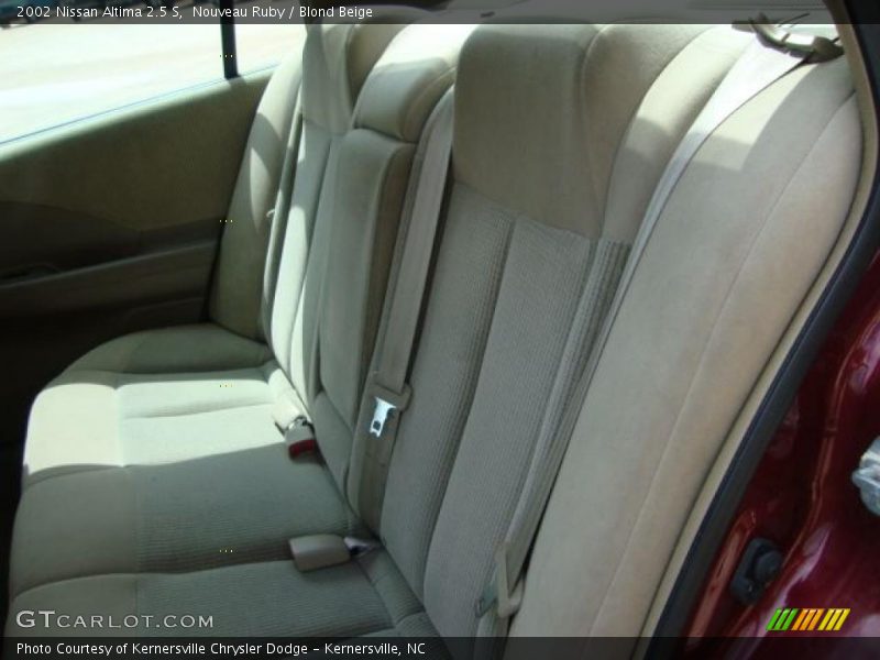 Nouveau Ruby / Blond Beige 2002 Nissan Altima 2.5 S