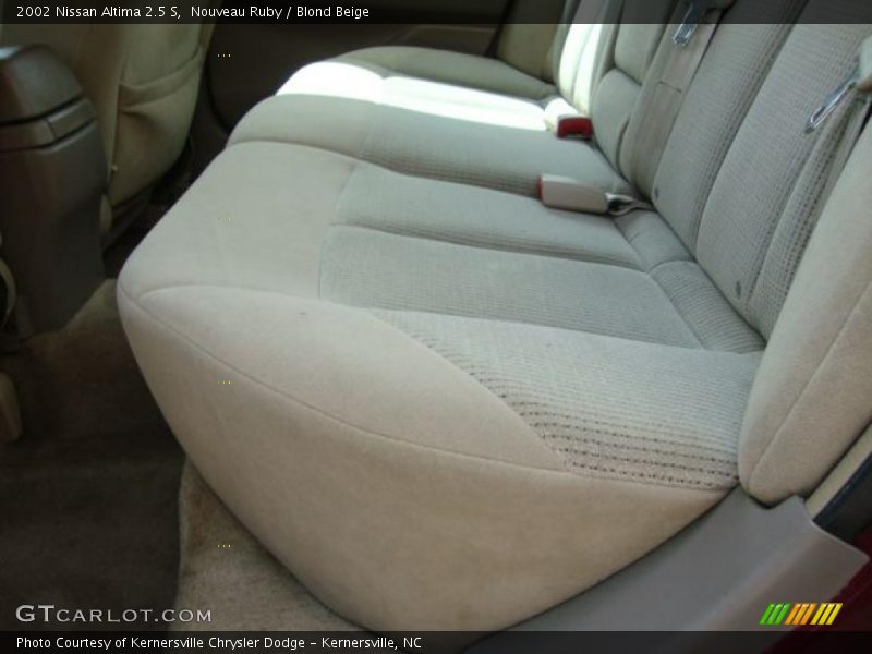 Nouveau Ruby / Blond Beige 2002 Nissan Altima 2.5 S