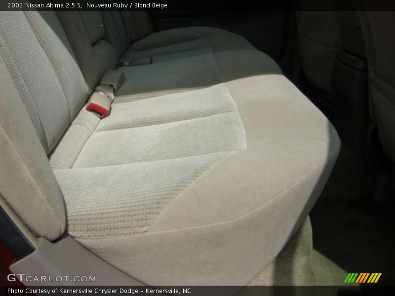 Nouveau Ruby / Blond Beige 2002 Nissan Altima 2.5 S
