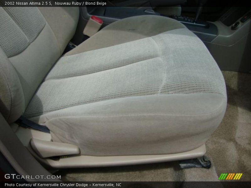 Nouveau Ruby / Blond Beige 2002 Nissan Altima 2.5 S