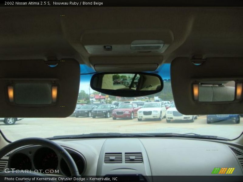 Nouveau Ruby / Blond Beige 2002 Nissan Altima 2.5 S