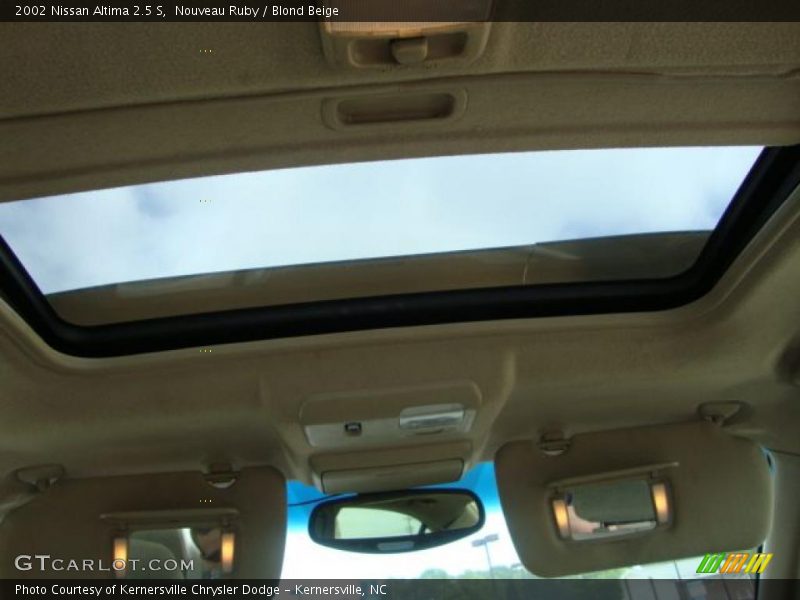 Nouveau Ruby / Blond Beige 2002 Nissan Altima 2.5 S