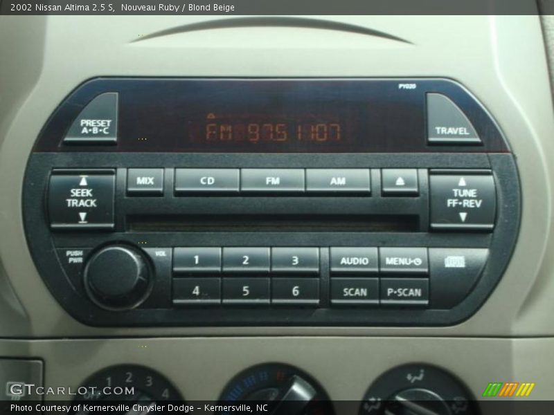 Nouveau Ruby / Blond Beige 2002 Nissan Altima 2.5 S
