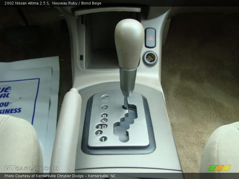 Nouveau Ruby / Blond Beige 2002 Nissan Altima 2.5 S