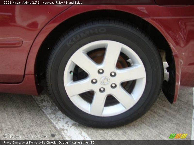 Nouveau Ruby / Blond Beige 2002 Nissan Altima 2.5 S