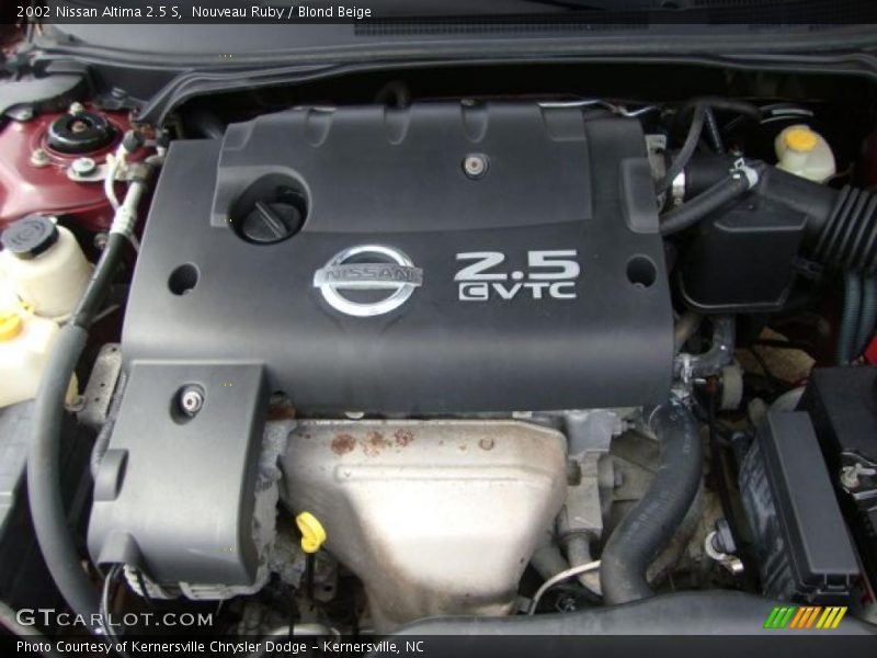 Nouveau Ruby / Blond Beige 2002 Nissan Altima 2.5 S